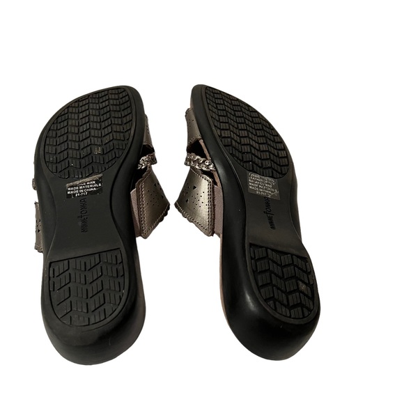 Minnetonka Sandals Women’s Slip On Open Cutwork Gray Leather Size 11 NWOT - Picture 7 of 8